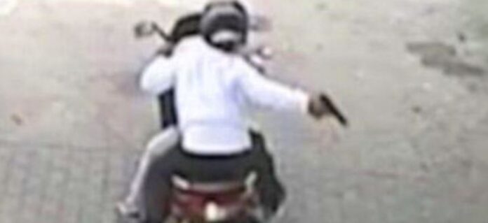 Napoli: rapina uno scooter con una pistola, 16enne collocato in comunità Napoli: rapina uno scooter con una pistola, 16enne collocato in comunità