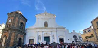 Torre del Greco accende la “chiave dei diritti”: tappa torrese della staffetta Luigi Bellocchio