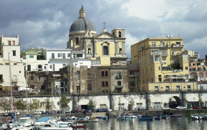 Torre Annunziata: sorpreso con la droga, 52enne arrestato dalla Polizia Torre Annunziata: sorpreso con la droga, 52enne arrestato dalla Polizia