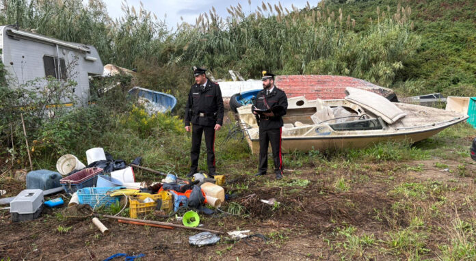 Giugliano in Campania, sequestrata maxi discarica abusiva: 4.500 metri cubi di rifiuti, un arresto e una denuncia Giugliano in Campania, sequestrata maxi discarica abusiva: 4.500 metri cubi di rifiuti, un arresto e una denuncia