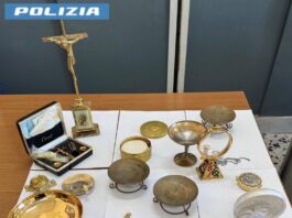 Napoli, Piazza Garibaldi: arrestato un uomo dalla Polizia dopo un tentativo di “cavallo di ritorno”
