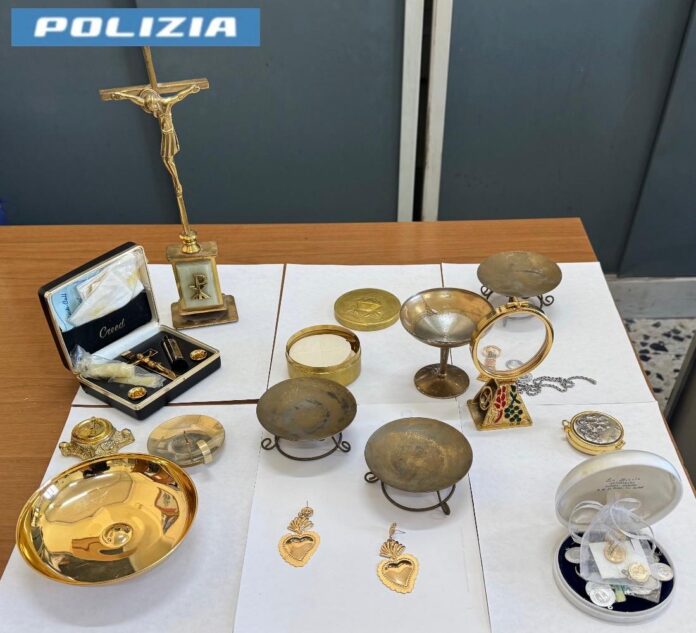 Napoli, Piazza Garibaldi: arrestato un uomo dalla Polizia dopo un tentativo di “cavallo di ritorno”