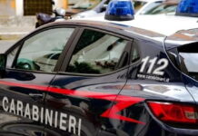 Giugliano in Campania, estorsioni al supermercato: “Se non mi dai ciò che chiedo, gli uomini ti distruggono l’auto”. Arrestata 23enne: in macchina c’erano i figli