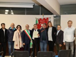 Casola di Napoli: cittadinanza onoraria all'attore Angelo Iannelli, il "pulcinella altruista e solidale"