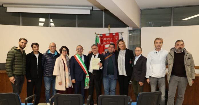 Casola di Napoli: cittadinanza onoraria all'attore Angelo Iannelli, il "pulcinella altruista e solidale"