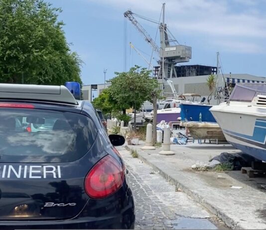 Castellammare, gettano in mare il perito per un’estorsione mancata: due arresti