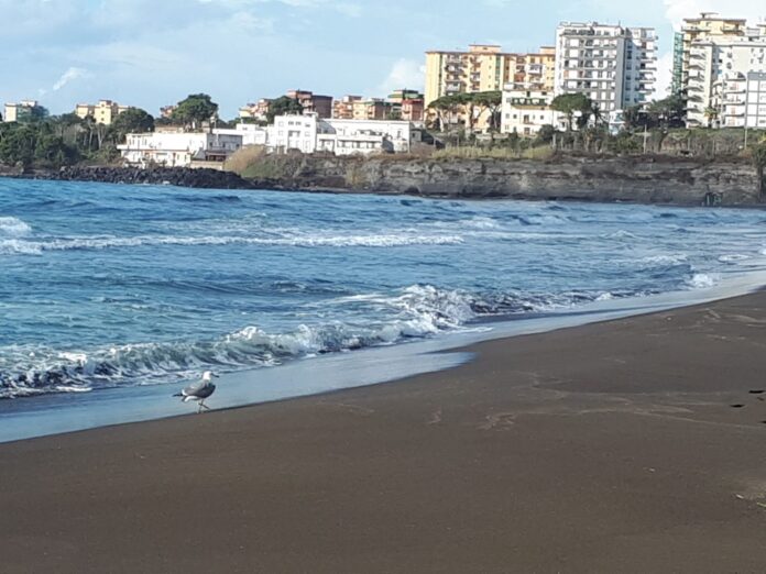 Torre Annunziata, nuovo sequestro sul litorale: stretta contro occupazioni abusive e scarichi irregolari