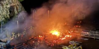 Vico Equense, incendio nella notte distrugge due lidi a Marina di Vico: indagini in corso