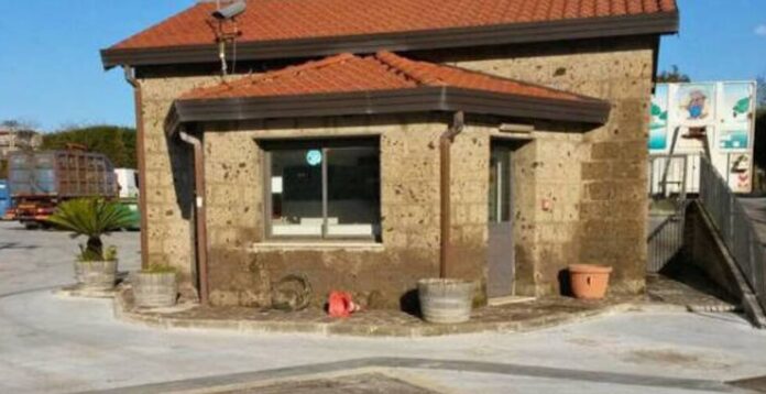 Vico Equense, scarichi abusivi e percolato: sequestrata l’isola ecologica