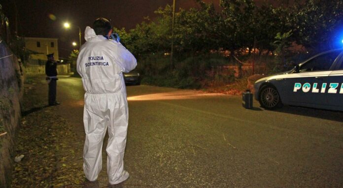 San Sebastiano al Vesuvio, famiglia sequestrata in casa nella notte: legati, imbavagliati e picchiati da una banda di sei ladri