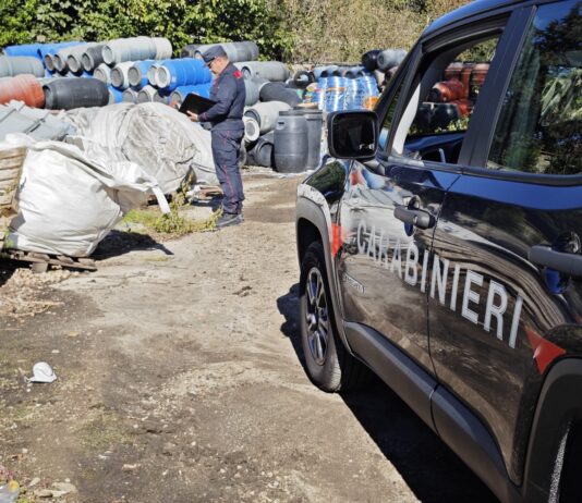Terra dei Fuochi, sequestro a Palma Campania: scoperta discarica abusiva con rifiuti speciali e amianto