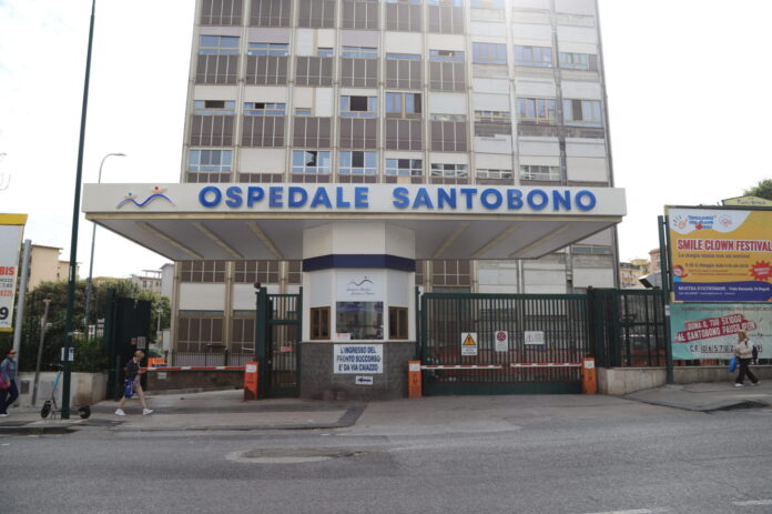 Volla, 13enne pestato da un branco per un cellulare: ricoverato al Santobono. Indagano i Carabinieri