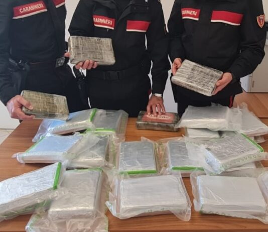 Tufino: con 23 chili di cocaina tenta la fuga nel traffico, arrestata una 40enne polacca