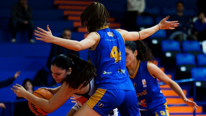 Serie B Femminile, Nextra Napoli si arrende all’overtime: a Trani finisce 67-62 Serie B Femminile, Nextra Napoli si arrende all’overtime: a Trani finisce 67-62