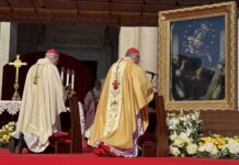 Migliaia di fedeli in piazza a Pompei per i 150 anni del quadro della Madonna del Rosario