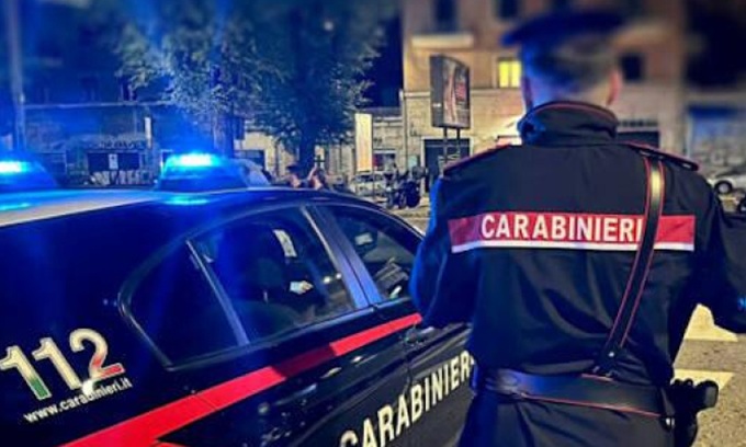 Pompei. Picchia la compagna, l'ex datore di lavoro, passanti e Carabinieri: 35enne finisce in carcere Pompei. Picchia la compagna, l'ex datore di lavoro, passanti e Carabinieri: 35enne finisce in carcere