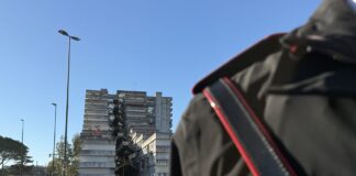 Napoli, inseguimento a Scampia: 14enne si lancia dallo scooter in corsa. Denunciati due minorenni