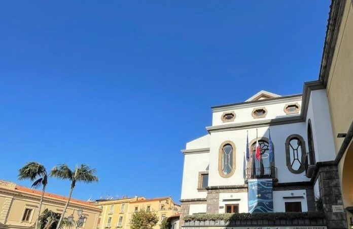 Sorrento, approvato il nuovo Regolamento comunale per l’occupazione di suolo pubblico