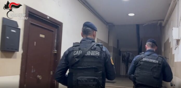 Camorra 2.0 nel Nolano: estorsioni mascherate da consulenze tecniche e un’alleanza tra clan per il controllo del territorio