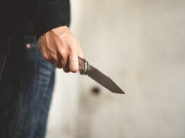 Giugliano, 28enne accoltellato durante un tentativo di rapina: è in osservazione