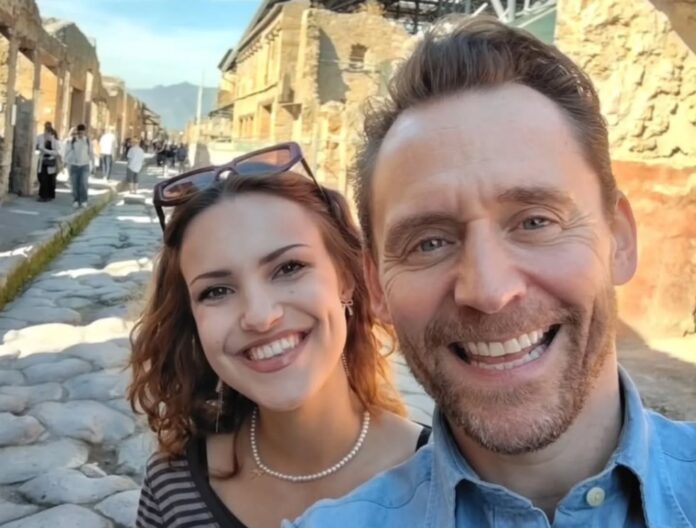Tom Hiddleston a Pompei per “Surviving Pompeii”: al via le riprese della nuova miniserie internazionale Tom Hiddleston a Pompei per “Surviving Pompeii”: al via le riprese della nuova miniserie internazionale