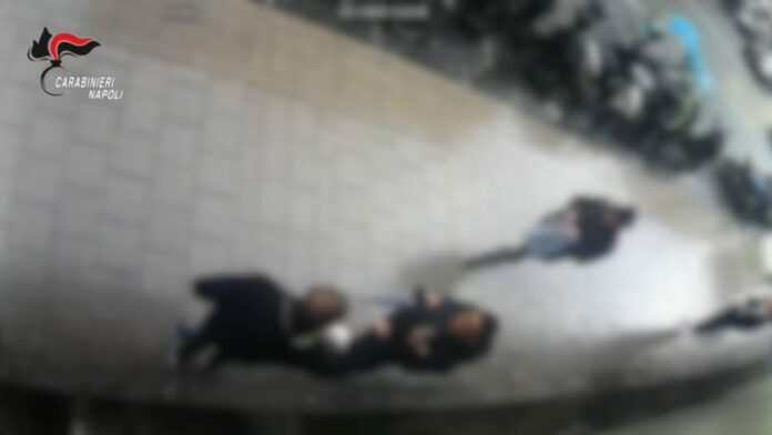 Napoli, arrestato 55enne per stalking: minacce in video e audio. Attivato il Codice Rosso