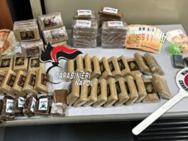 Pozzuoli, blitz antidroga in piena notte: arrestati due uomini e una donna. Sequestrate dosi di cocaina, hashish e marijuana