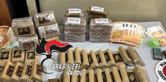 Pozzuoli, blitz antidroga in piena notte: arrestati due uomini e una donna. Sequestrate dosi di cocaina, hashish e marijuana