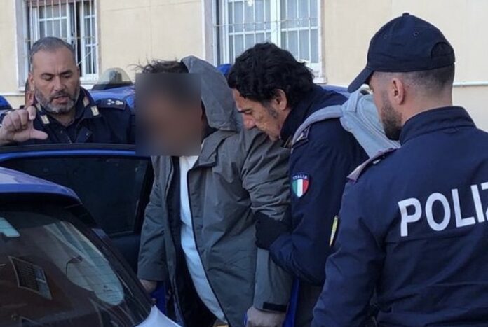 Afragola: sorpreso a cedere droga, 33enne arrestato dopo un inseguimento Afragola: sorpreso a cedere droga, 33enne arrestato dopo un inseguimento