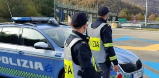 Autostrada A16, rapina in area di servizio: arrestate 3 persone
