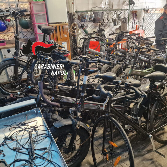 Ischia, scoperto deposito di veicoli rubati: tre persone denunciate Ischia, scoperto deposito di veicoli rubati: tre persone denunciate