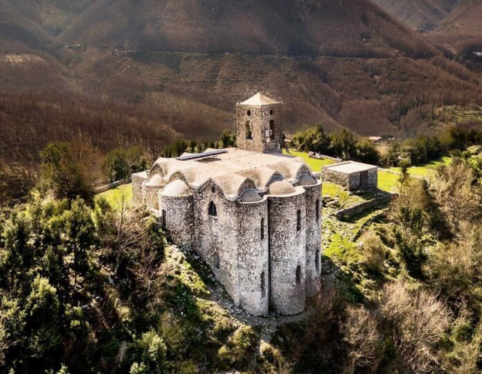 pimontre castello pini