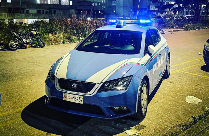 Sorrento: tenta di sfondare la vetrina di una gioielleria con una mazza ferrata. Arrestato 30enne di Torre del Greco Sorrento: tenta di sfondare la vetrina di una gioielleria con una mazza ferrata. Arrestato 30enne di Torre del Greco