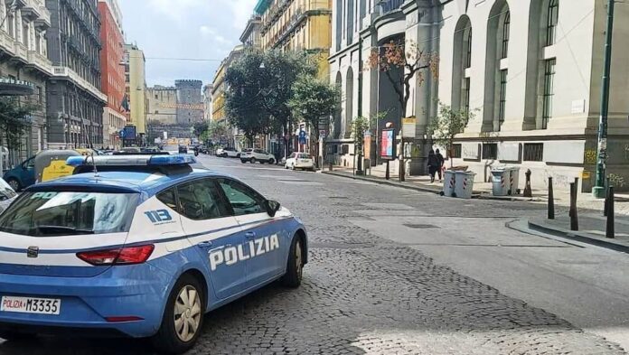 Afragola: sorpresi con la droga, arrestato un 23enne e denunciato un 20enne