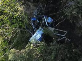 Operazioni di recupero della cabina della funivia del Faito: iniziata la rimozione del carrello