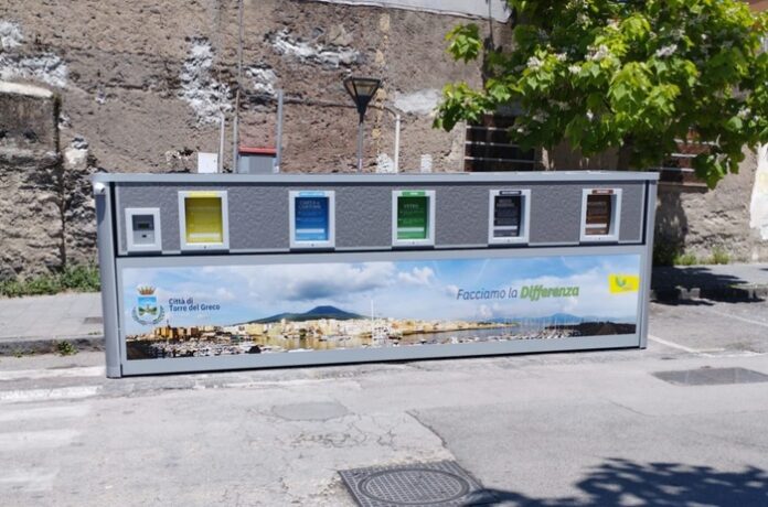 Torre del Greco, stretta sui rifiuti: per le attività irregolari scatta la chiusura già dalla seconda infrazione