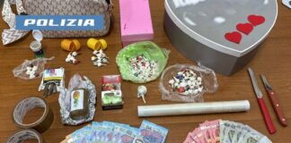 Napoli: sorpresa con la droga, arrestata una donna dalla Polizia