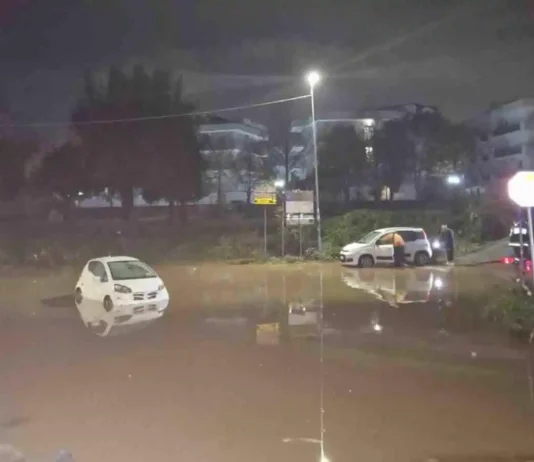 Marano, sottopasso trasformato in trappola d’acqua: carabinieri salvano sei persone