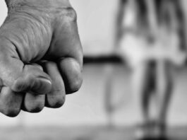 Acerra, aggredisce la moglie: arrestato 61enne per maltrattamenti in famiglia