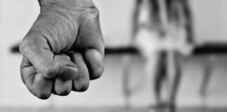 Acerra, aggredisce la moglie: arrestato 61enne per maltrattamenti in famiglia