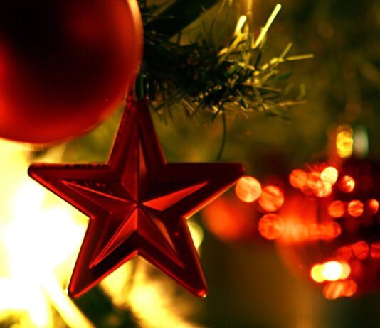 Torre Annunziata accende il Natale: villaggio di Babbo Natale, presepe vivente e luci sulle chiese