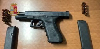 Napoli, 17enne arrestato con una pistola durante la fuga in moto