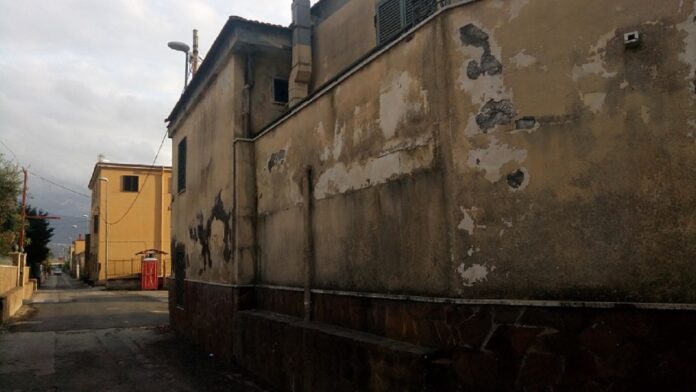 Villa Cesarano, dall’idea di riscatto alla decadenza della concessione per abusi edilizi e violazioni