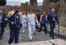 La Fiamma Olimpica a Pompei, sorpresa Jackie Chan tra gli Scavi