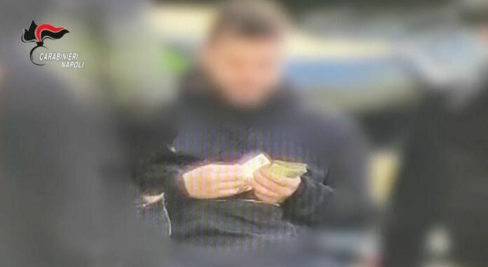 Napoli e provincia, smantellata la “centrale operativa” delle truffe agli anziani