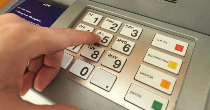 Assalto agli Atm nel Napoletano: nuova raffica di colpi nella notte Assalto agli Atm nel Napoletano: nuova raffica di colpi nella notte