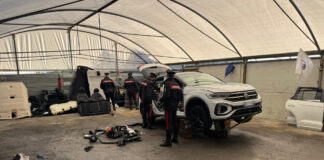 Boscoreale, smontava un’auto rubata in un capannone: 27enne arrestato dai Carabinieri. Trovati anche droga e jammer