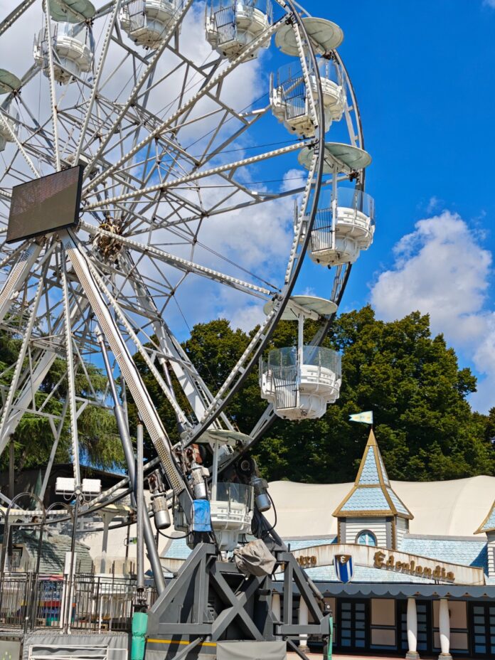 Edenlandia, non solo giostre: a Natale il parco diventa la casa del gioco da tavolo a Napoli Edenlandia, non solo giostre: a Natale il parco diventa la casa del gioco da tavolo a Napoli