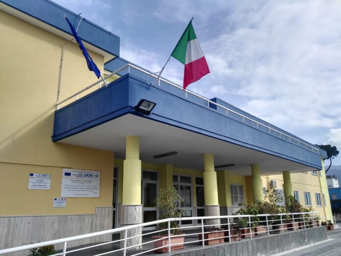 Santa Maria la Carità, furto notturno alla scuola Borrelli: rubati tutti i computer dell’istituto