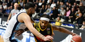 Givova Scafati rullo compressore: vittoria netta a Roseto (68-87)